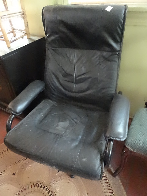 lot 298 image: Metal Framed Swivel Chair