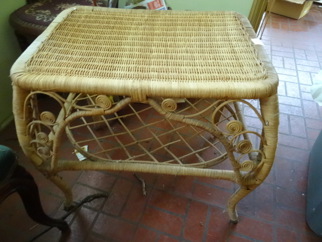 lot 301 image: Wicker End Table 25 X 19 X 23