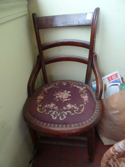lot 302 image: Vintage Wood Chair
