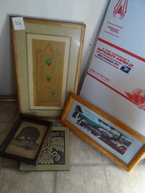lot 324 image: 4 Misc Prints and Wall Hangings