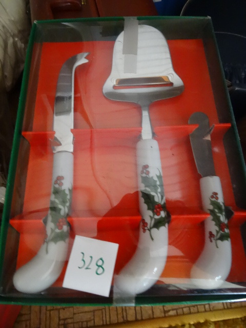 lot 328 image: Christmas Cheese Serving Utensil Set