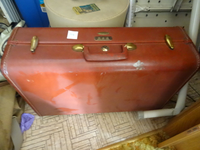 lot 334 image: Vintage Samsonite Suit Case