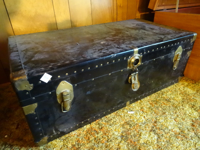 lot 359 image: Vintage Chest 40 X 21 X 14