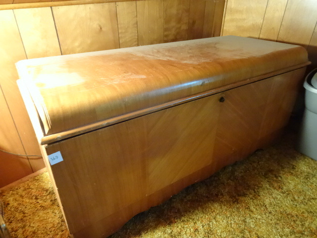 lot 360 image: Lane Cedar Chest