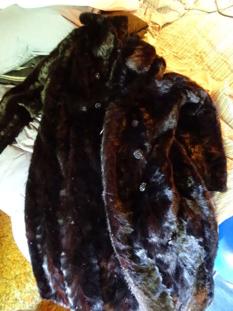 lot 364 image: Marshall Field Vintage Real Fur Coat