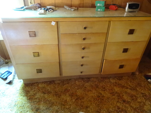 lot 372 image: Vintage Dresser 10 Drawers,