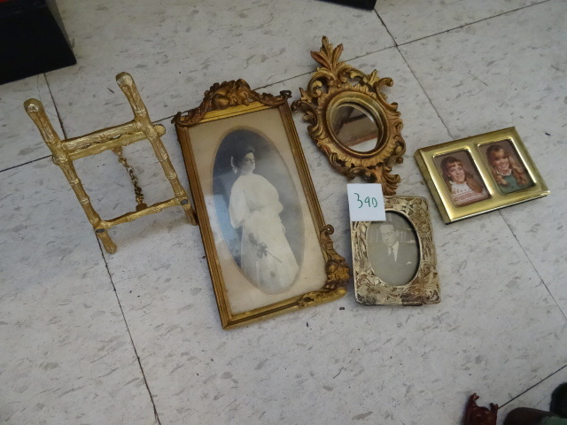 lot 390 image: Misc Vintage Picture Frames