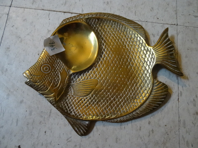 lot 396 image: Brass Fish Plate