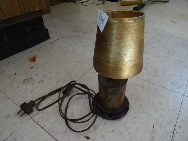 lot 399 image: Vintage Wood Carved Japanese Lamp