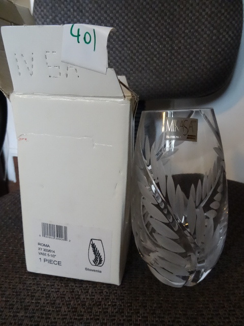lot 401 image: Mikasa Roma 5 12 Crystal Vase