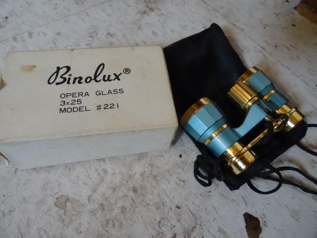 lot 402 image: Vintage Binolux 3 X 25 Opera Glasses