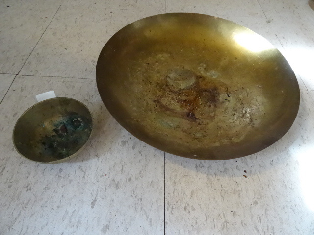 lot 409 image: 2 Brass Bowls 5 and 14
