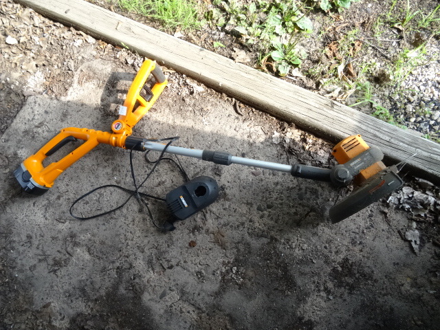 lot 426 image: The Work Cordless Weed Whip