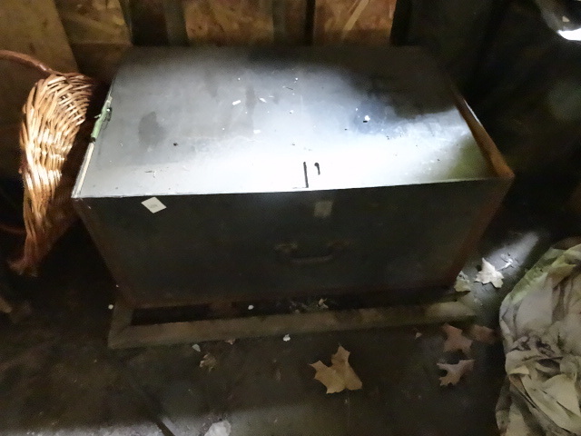 lot 434 image: Vintage Wood Box with Tarps