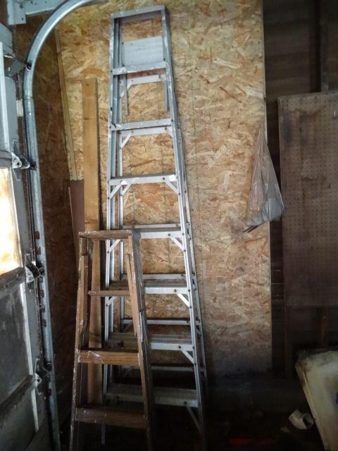 lot 437 image: 8 Aluminum Step Ladder, 4 Wood