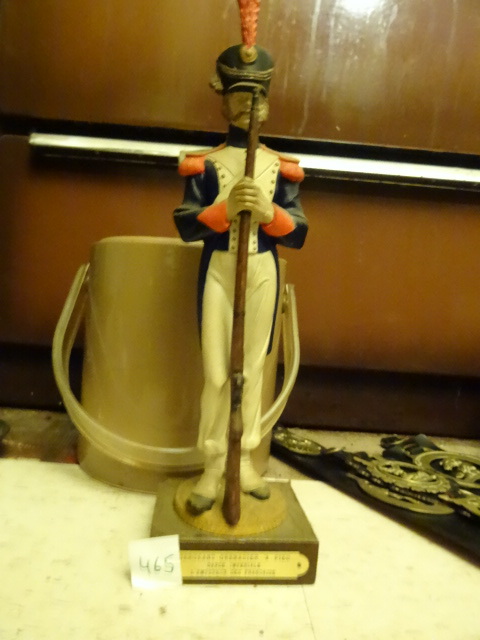 lot 465 image: Sargent Grenadier A Pied Figurine
