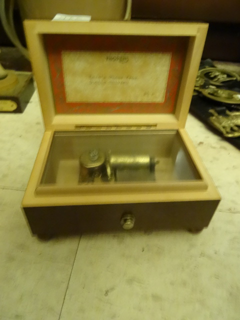 lot 466 image: Vintage Thermos Music Box.