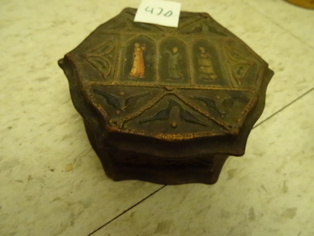 lot 470 image: Vintage Wood Keep Sake Box