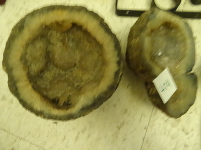 lot 474 image: 2 Rock Geodes
