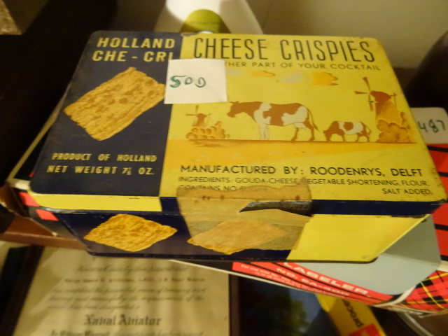 lot 500 image: Vintage Metal Cracker Tin