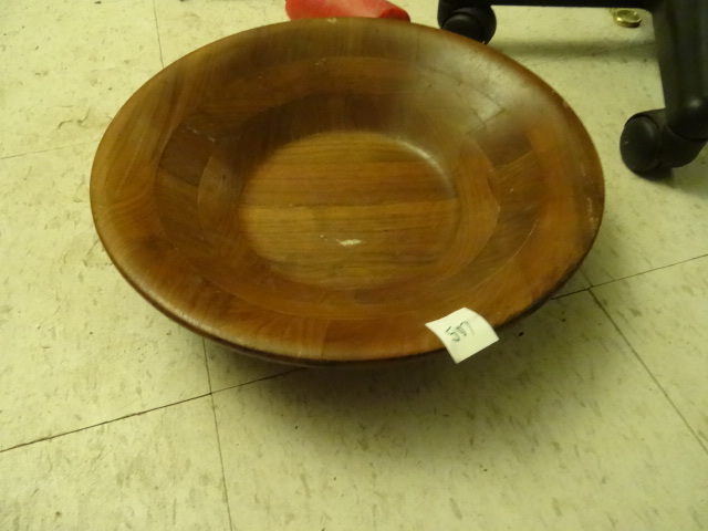 lot 507 image: 15 Wood Bowl