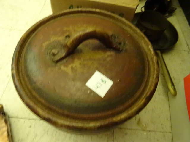 lot 478 image: Vintage Pottery Bean Pot