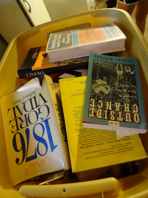 lot 523 image: Bin of Misc Vintage Books