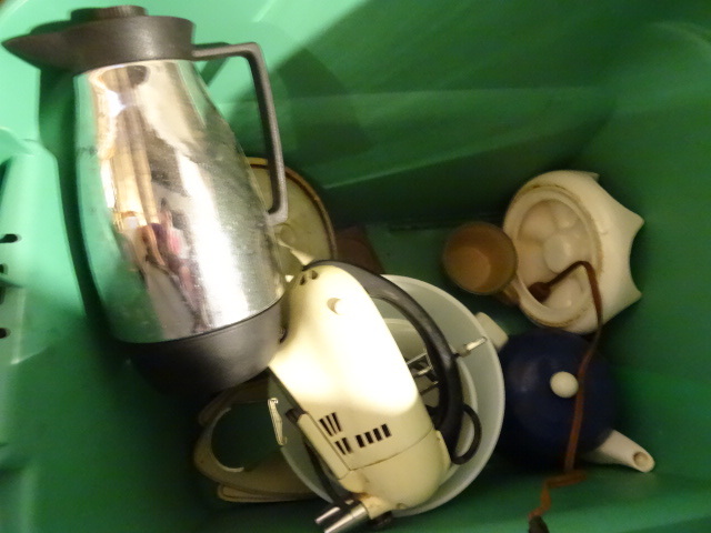 lot 526 image: Mixer, Crock pot, Misc Pottery,