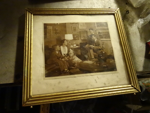 lot 534 image: Vintage Frame and Family Portrait