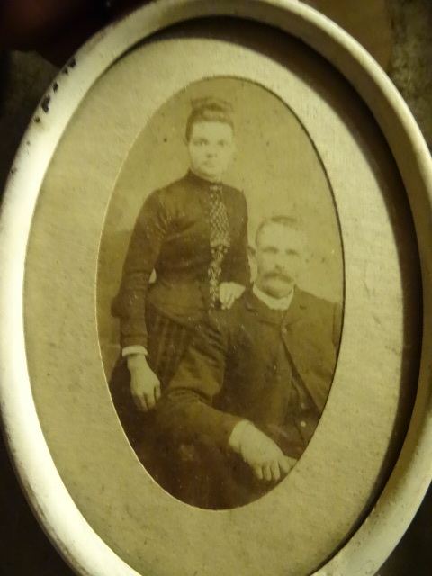 lot 538 image: Misc Antique Photos