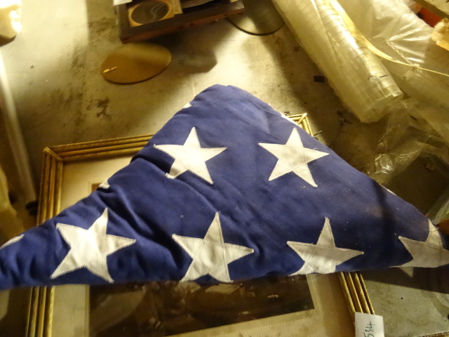 lot 539 image: Vintage American Flag