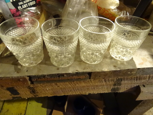 lot 541 image: 4 Crystal Glasses and 3 Blue Glasses