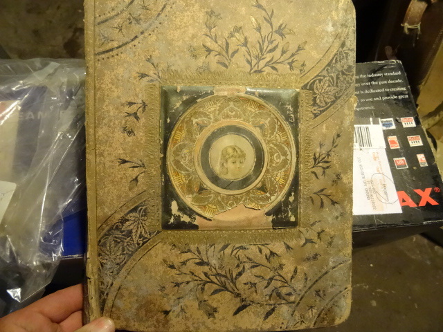 lot 542 image: Vintage Scrapbook