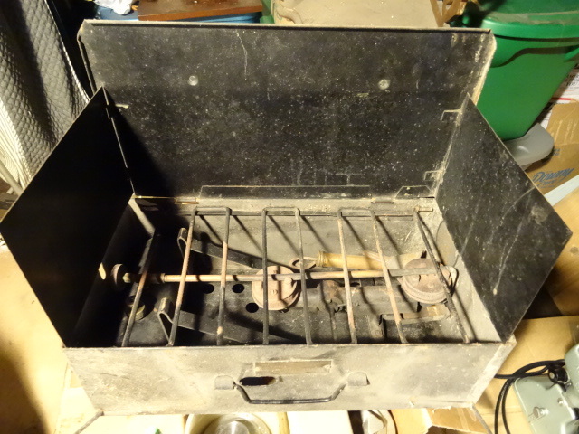 lot 550 image: Vintage Western Special Camp Stove