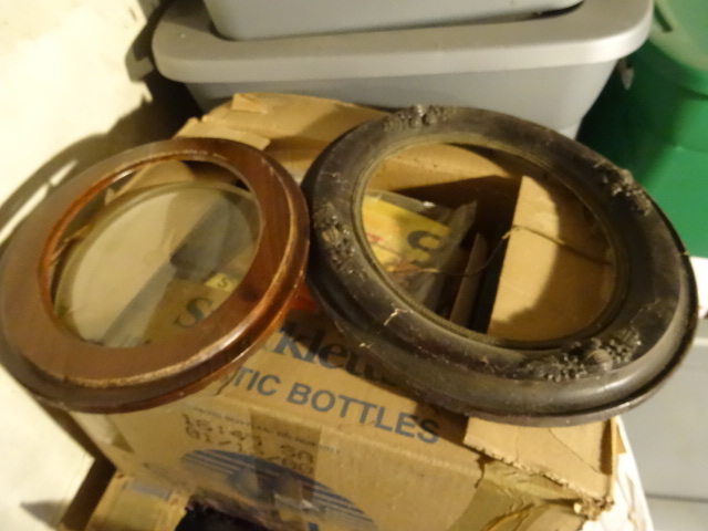 lot 558 image: 2 Vintage Photo Frames