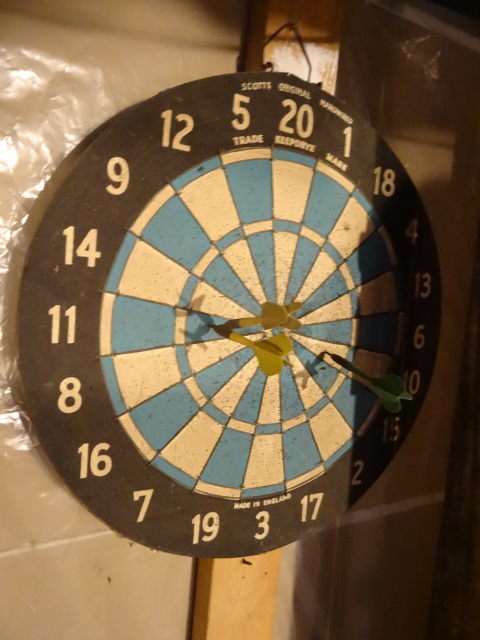lot 570 image: Vintage dart board
