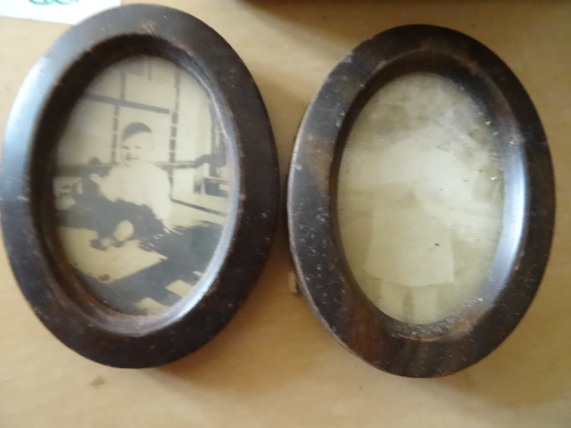 lot 583 image: 2 Vintage Framed Pictures