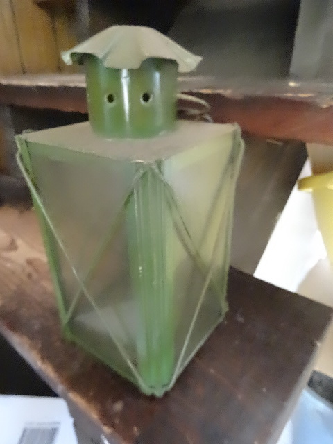 lot 591 image: Vintage Hanging Oil Lantern