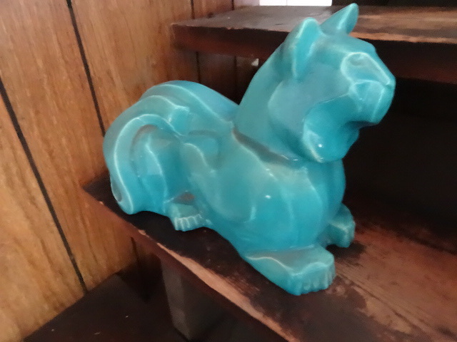 lot 592 image: Vintage Pottery Cat
