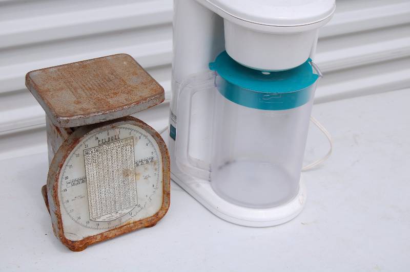 Ice Tea Makers and Old Scale