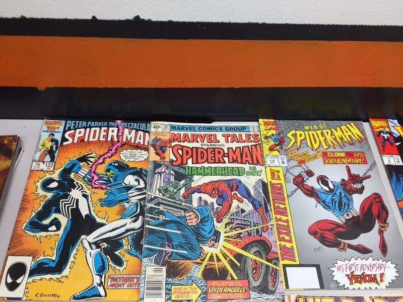 lot 14 image: SUPERMAN COMIC BOOKS, 1978 PARADE MAGAZINE, 12 TEEN TITANS MAGAZINES