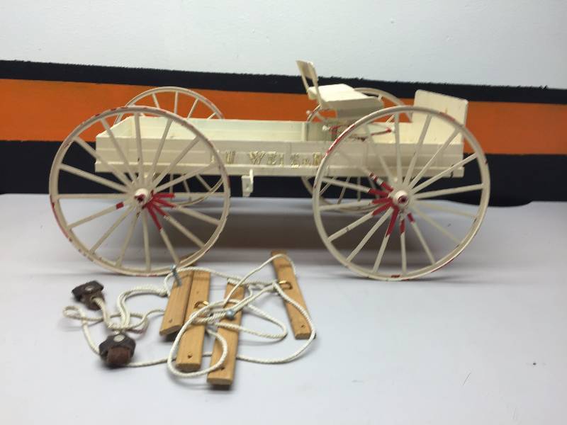 lot 18 image: CORONA LIME SLICER, BUDWEISER HORSE BUGGY, BEAR BOURBON DECANTER