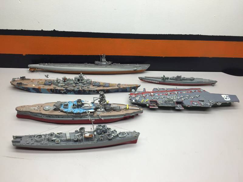 lot 24 image: AIR PLANES, SHIPS, SUBMARINE, HELICOPTERS AND TANK MODELS