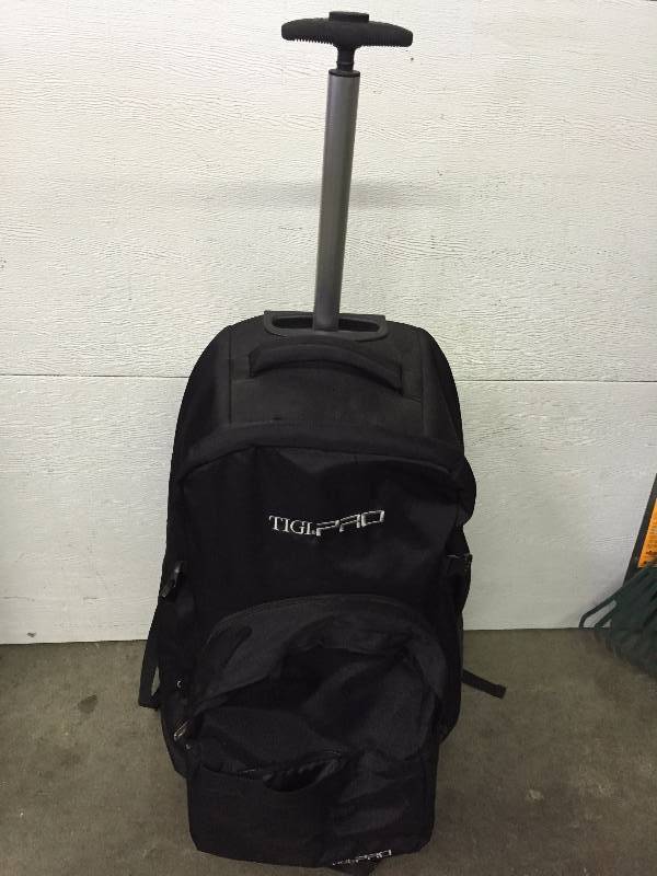 lot 38 image: TIGI PRO HAIR DRESSING BRUSHES, COMBS, CLIPS BAG ON WHEELS 16 X 5 MIRROR, RACK ON WHEELS