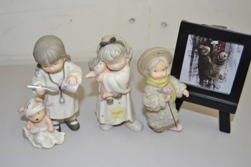 Figurines