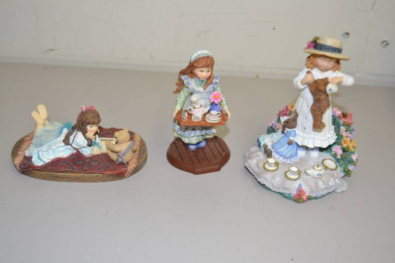 Figurines