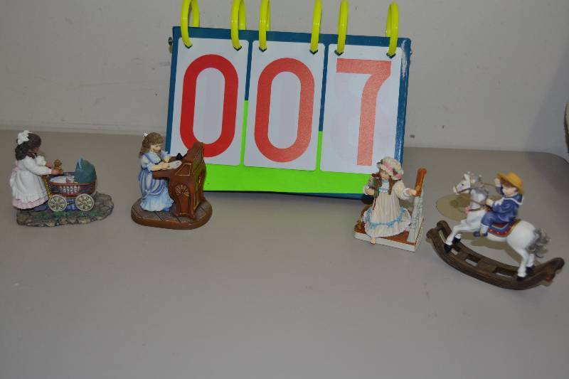 Treasure figurines