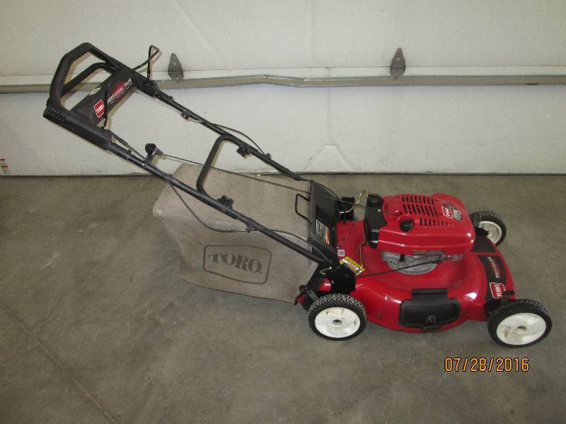 lot 3 image: Toro 6.75HP Personal Pace Self-Prop...