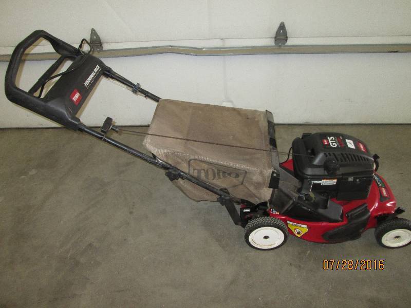 lot 4 image: Toro 6HP Personal Pace Self-Propell...
