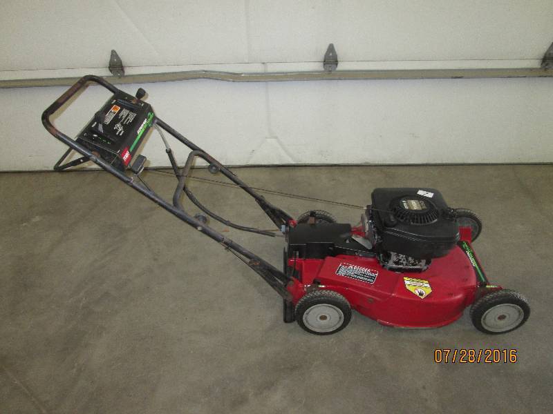 lot 7 image: Toro 5.5HP Super Recycler Self-Prop...